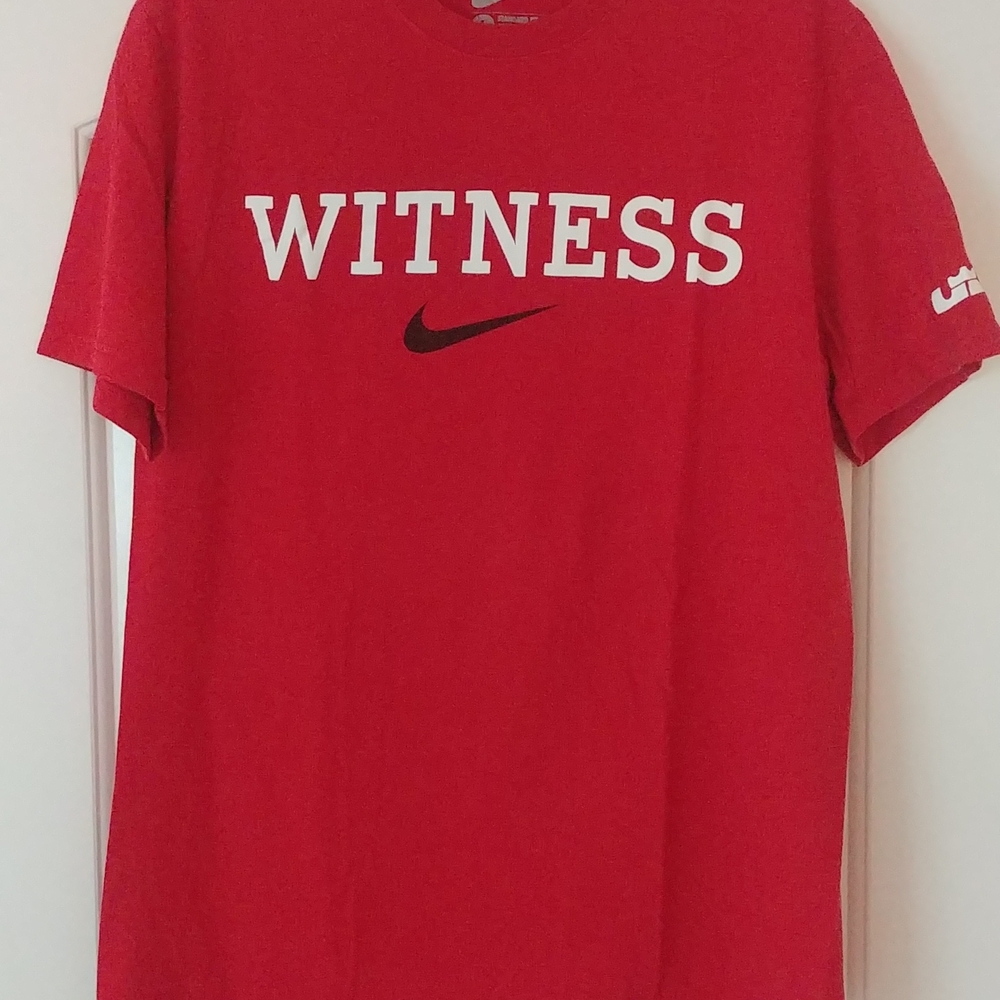 Nike LeBron James Witness t-shirt men's large